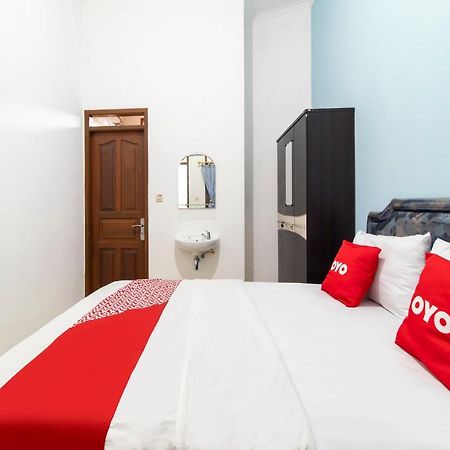 Oyo 3908 Fenway Kostel Hotel Bandung Bagian luar foto