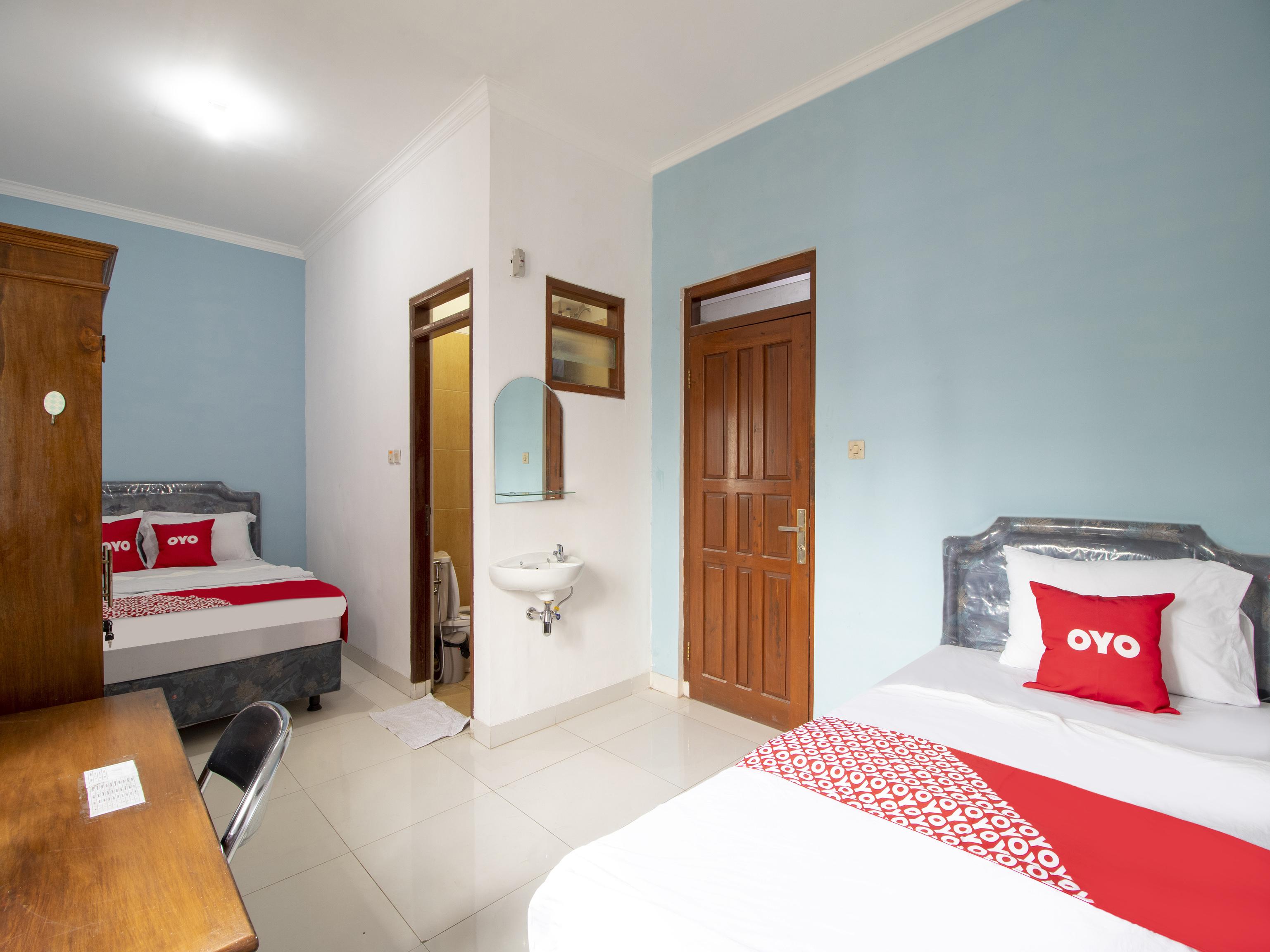 Oyo 3908 Fenway Kostel Hotel Bandung Bagian luar foto