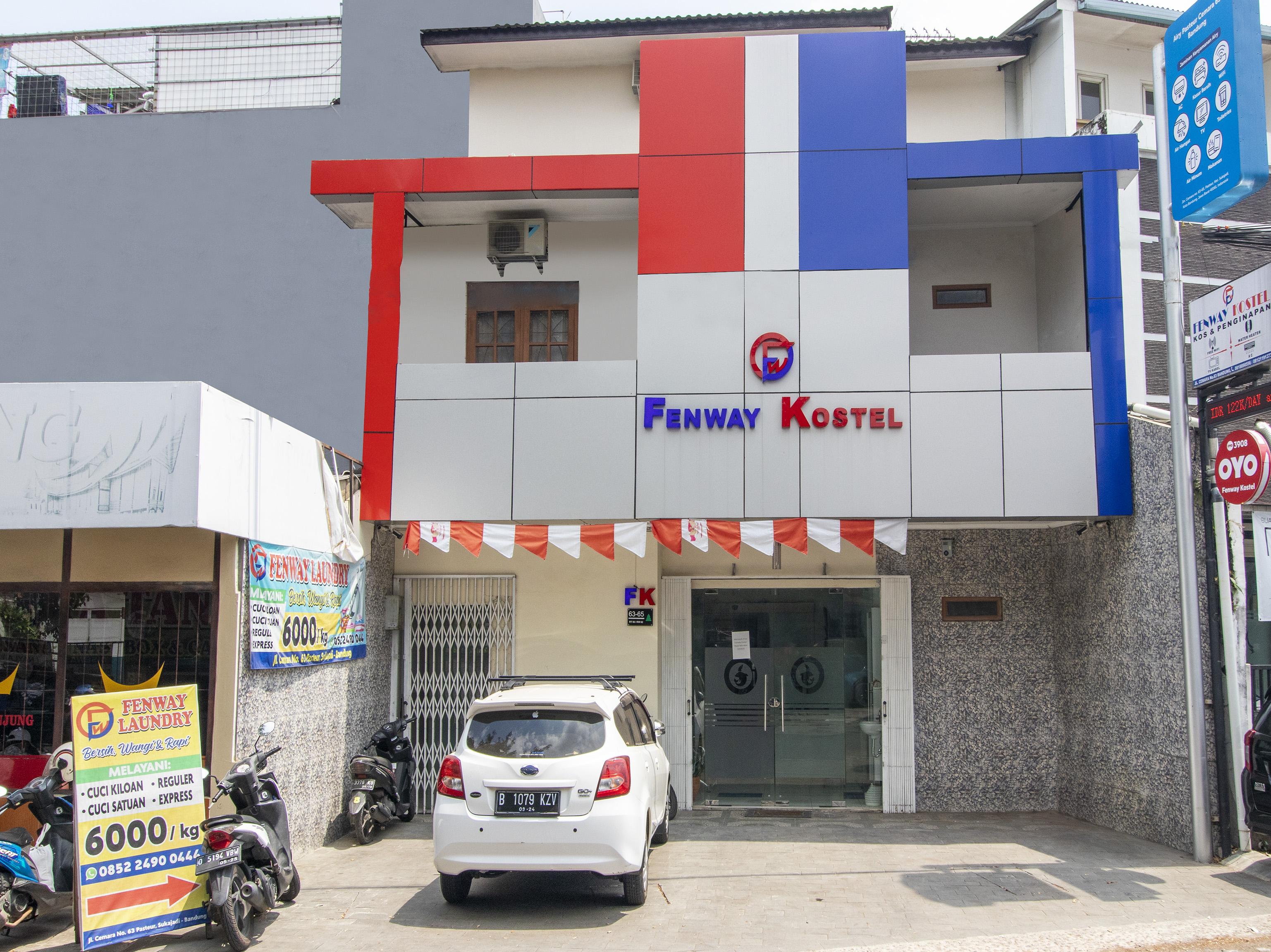 Oyo 3908 Fenway Kostel Hotel Bandung Bagian luar foto